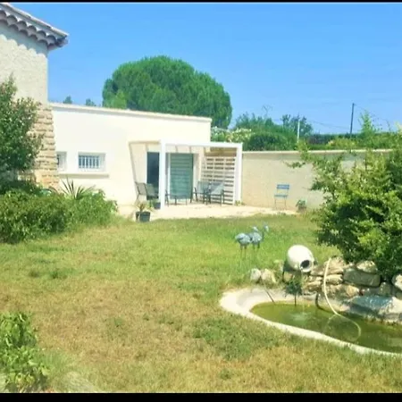 Parentale Avec Petit Sejour Et Piscine